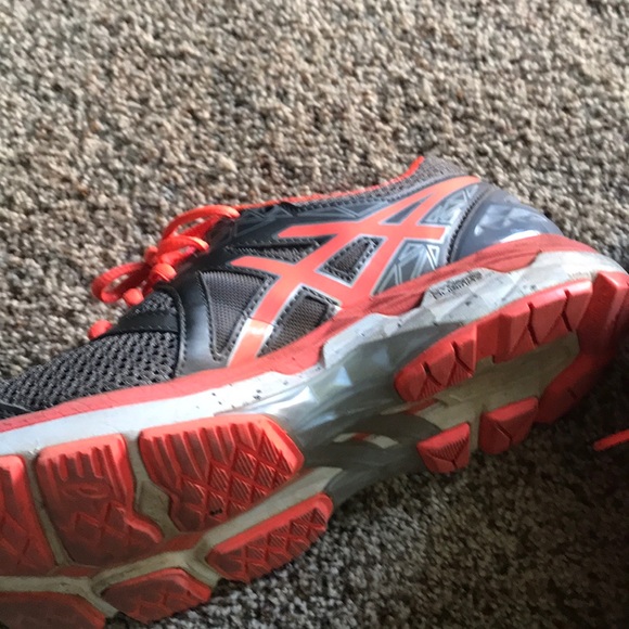 ASICS gray with peach orange trim tennis shoe. - Picture 2 of 6